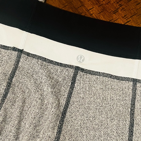 Lululemon leggings - Picture 3 of 4